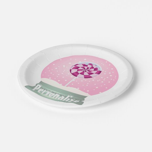 棒つきキャンデースノードームかわいいピンクの女の子の冬 ペーパープレート (アングル)