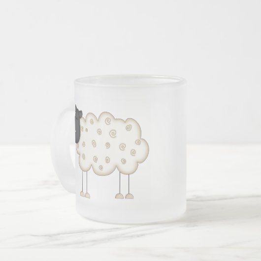 棒の姿のヒツジのTシャツおよびギフト フロストグラスマグカップ (正面左)