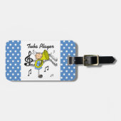 棒の姿の女の子のテューバプレーヤーのTシャツおよびギフト ラゲッジタグ (正面横)