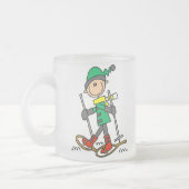 棒の姿Snowshoeing フロストグラスマグカップ (左)