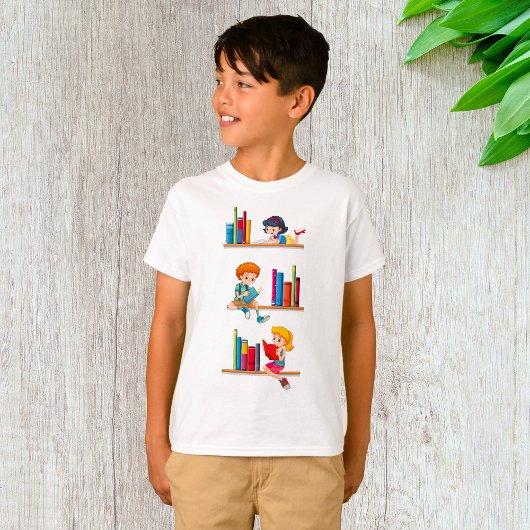 棚で本を読む子供たち Tシャツ