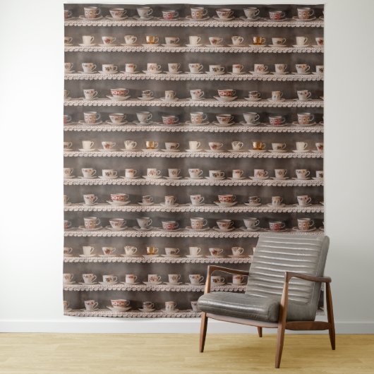 棚に置いたリアルなコーヒーカップかわいいパターン タペストリー (インサイチュ)