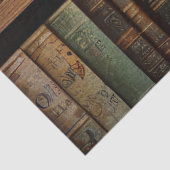 棚に置かれた古い本の切り離し 薄葉紙 (詳細)