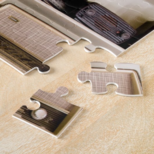 棚の古いヴィンテージの50年代のラジオ ジグソーパズル (側面)