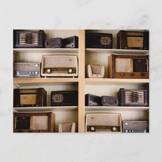 棚の古いヴィンテージの50年代のラジオ ポストカード (正面)