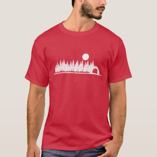 森でキャンプするバカンスの山の自由 Tシャツ