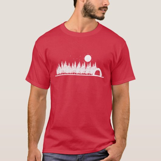 森でキャンプするバカンスの山の自由 Tシャツ (正面)