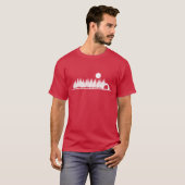 森でキャンプするバカンスの山の自由 Tシャツ (正面フル)