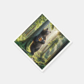 森でビールを飲むクマ スタンダードカクテルナプキン (角)