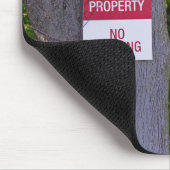 森にライフル銃を持つ鹿ハンター マウスパッド (コーナー)