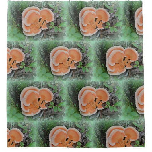 森のキノコの鶏 シャワーカーテン (正面)