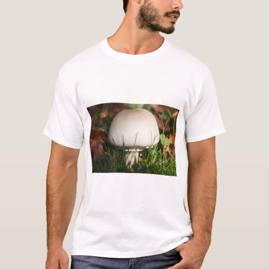 森のキノコ畑 Tシャツ (正面)