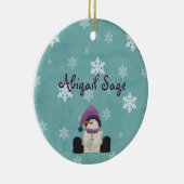 森のクリスマスのかわいくパーソナライズな雪だるま セラミックオーナメント (右)