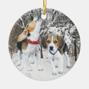 森のクリスマスのオーナメントの雪のビーグル犬の子犬 セラミックオーナメント