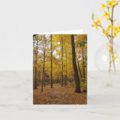森のグリーティングカードの中を歩く カード (黄色い花)