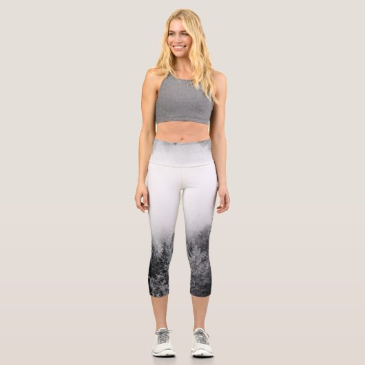 森の上に霧が凍ってい立つ カプリレギンス (正面)