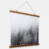 森の上に霧が凍ってい立つ 吊り下げ型タペストリー (傾斜あり)