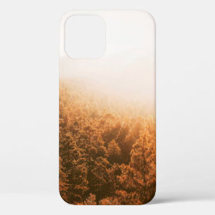 森の上の金色の太陽 iPhone 12ケース