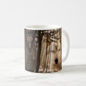 森の不気味なオオカミの顔 コーヒーマグカップ (正面右)