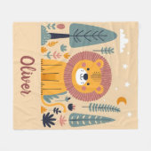 森の中でかわいい微笑みライオン フリースブランケット (正面(横))