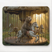 森の中でメリーゴーランドの馬にまたがる熊 マウスパッド (正面)