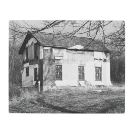 森の中で捨てられたこの家をパーソナライズ メタルプリント