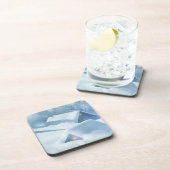 森の中で雪が屋根を乗り越えた コースター (右側)