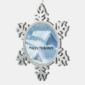 森の中で雪が屋根を乗り越えた スノーフレークピューターオーナメント (右)