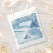 森の中で雪が屋根を乗り越えた フェイバーバッグ (クリップ留めされた状態)