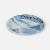 森の中で雪が屋根を乗り越えた ペーパープレート (アングル)