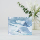 森の中で雪が屋根を乗り越えた ポストカード (スタンド正面)