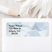 森の中で雪が屋根を乗り越えた ラベル (インサイチュ)