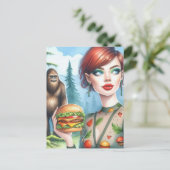 森の中にサスカッチを入れたチーズバーガー ポストカード (スタンド正面)