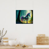 森の中に立っている美しい一角獣。 ポスター (キッチン)