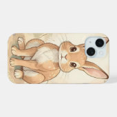 森の中のかわいい茶色のウサギ iPhone 15ケース (裏面横)