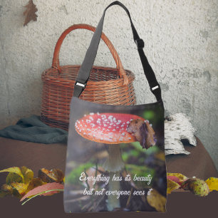 森の中のアカエイ クロスボディバッグ