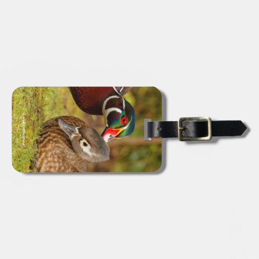 森の中のアヒルの間の甘い瞬間 ラゲッジタグ (正面横)