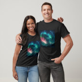 森の中のアラスカの北の光 Tシャツ (ユニセックス)