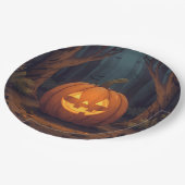 森の中のジャッ白熱［赤熱］光を放つク・オランタン ペーパープレート (アングル)