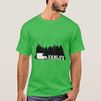 森の中のバンライフ ファミリー Tシャツ