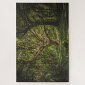 森の中の大きな古い木 ジグソーパズル (縦)