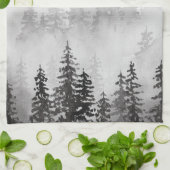 森の中の常緑樹ブラックフォギーマウンテン キッチンタオル (折り畳み)