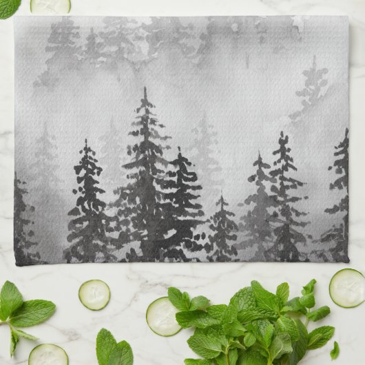 森の中の常緑樹ブラックフォギーマウンテン キッチンタオル (折り畳み)