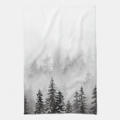 森の中の常緑樹ブラックフォギーマウンテン キッチンタオル (縦)