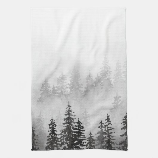 森の中の常緑樹ブラックフォギーマウンテン キッチンタオル (縦)