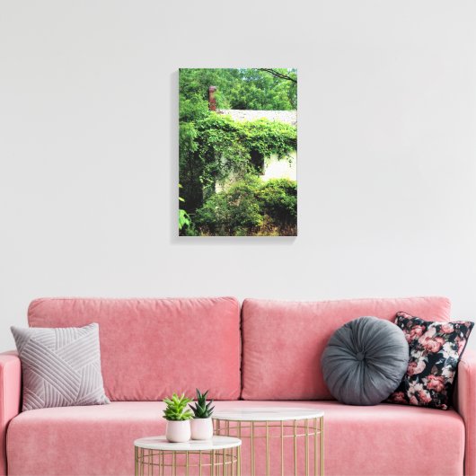 森の中の捨てられたホワイトハウス キャンバスプリント (インサイチュ (リビング))
