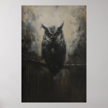 森の中の枝に止まる赤い目をした黒いフクロウ
