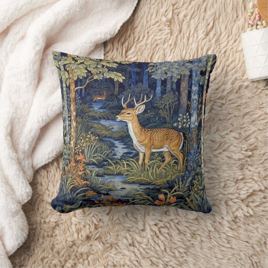 森の中の白い鹿 クッション (ブランケット)