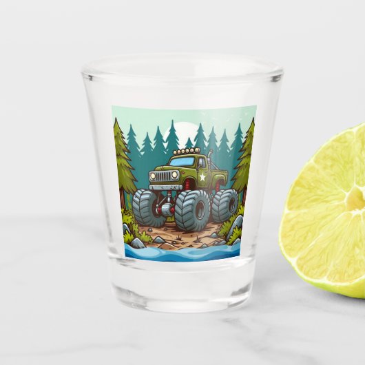 森の中の緑のモンスタートラック ショットグラス (正面)