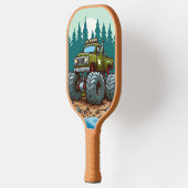 森の中の緑のモンスタートラック ピックルボールラケット (左)